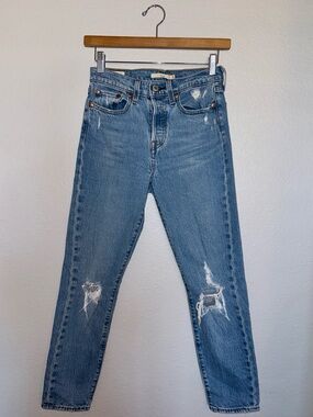 Levi's Women's Distressed Medium Blue Jeans Size 25W 🧡